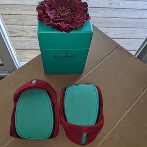 Rouge Tieks
